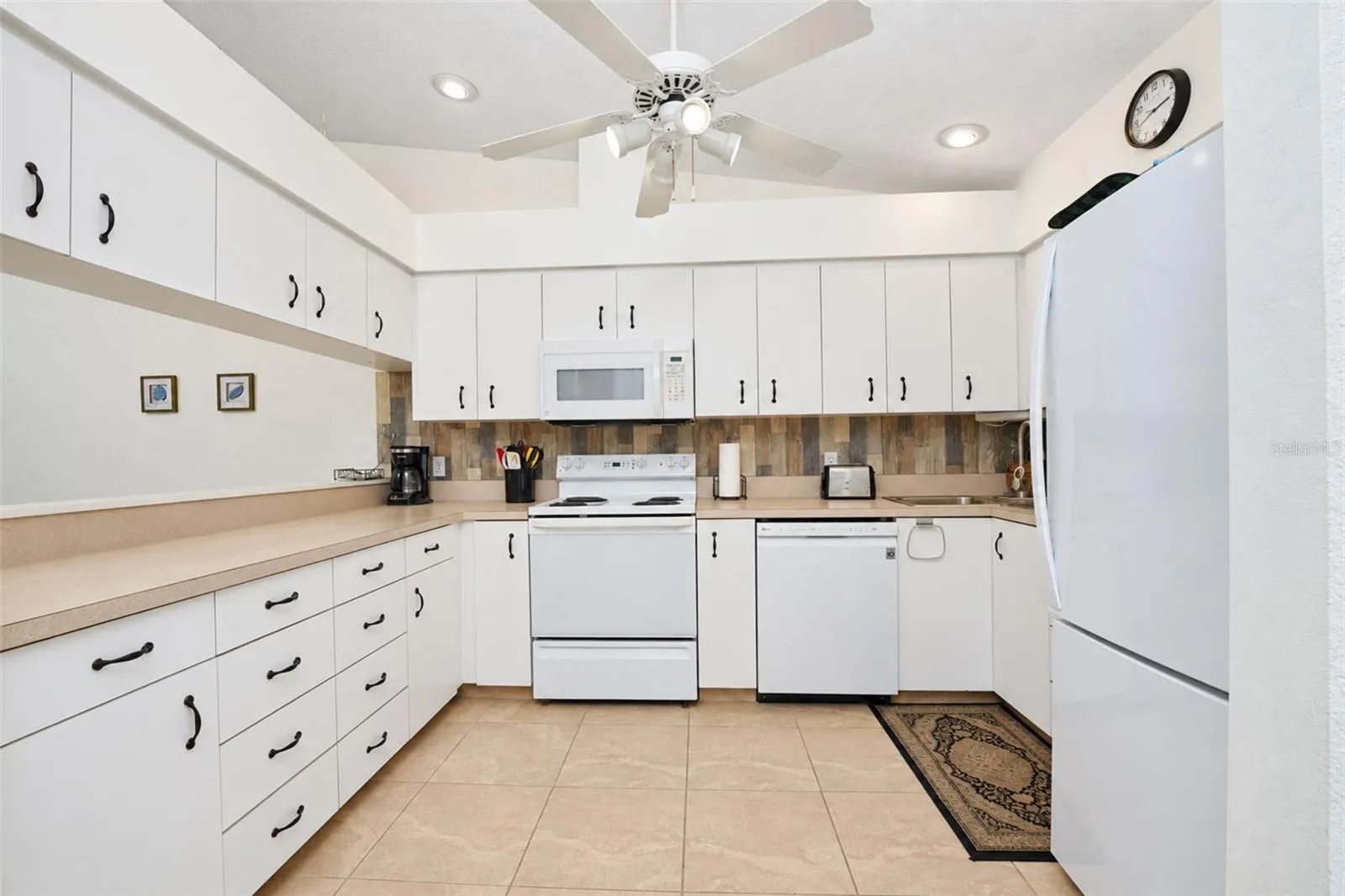 The appliances include a Kenmore Elite refrigerator, Kenmore microwave, GE stove and LG dishwasher.