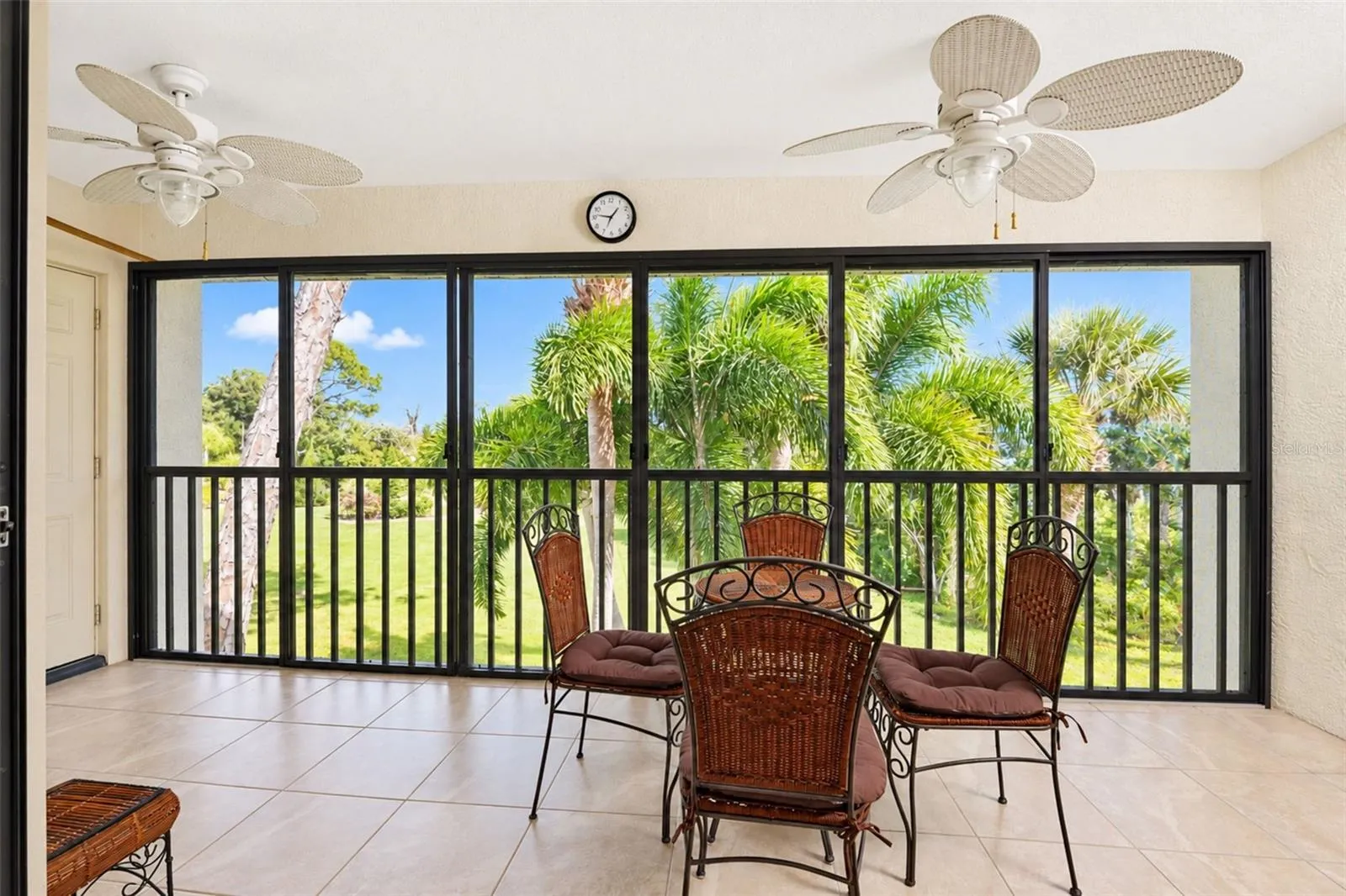 The vinyl enclosed lanai has tiled flooring and 2 ceiling fans.