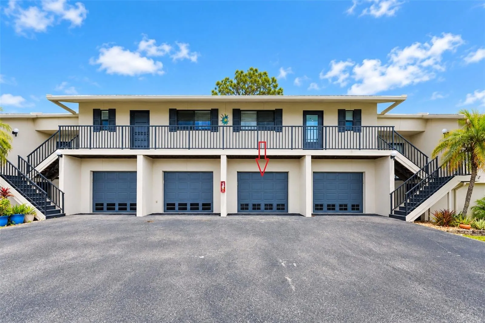 Not many condos have a garage that will fit two cars!  (tandem)
