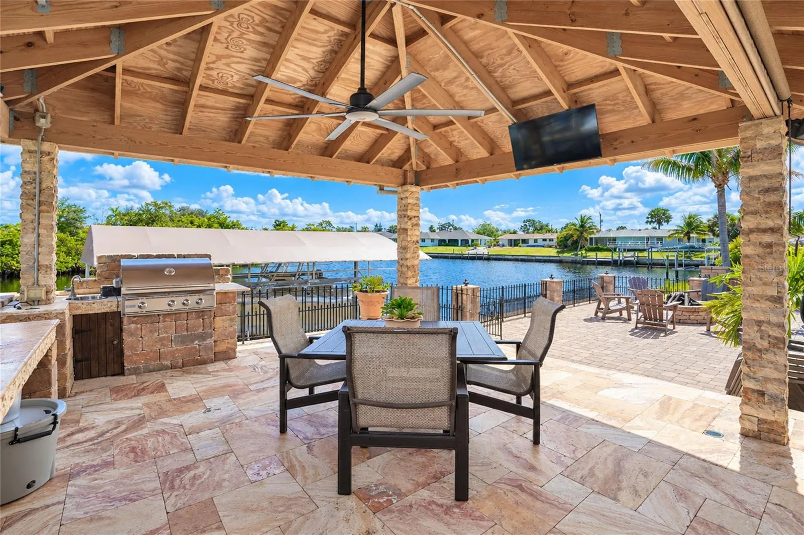 Tiki Hut