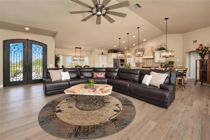 Great Room w/ fireplace