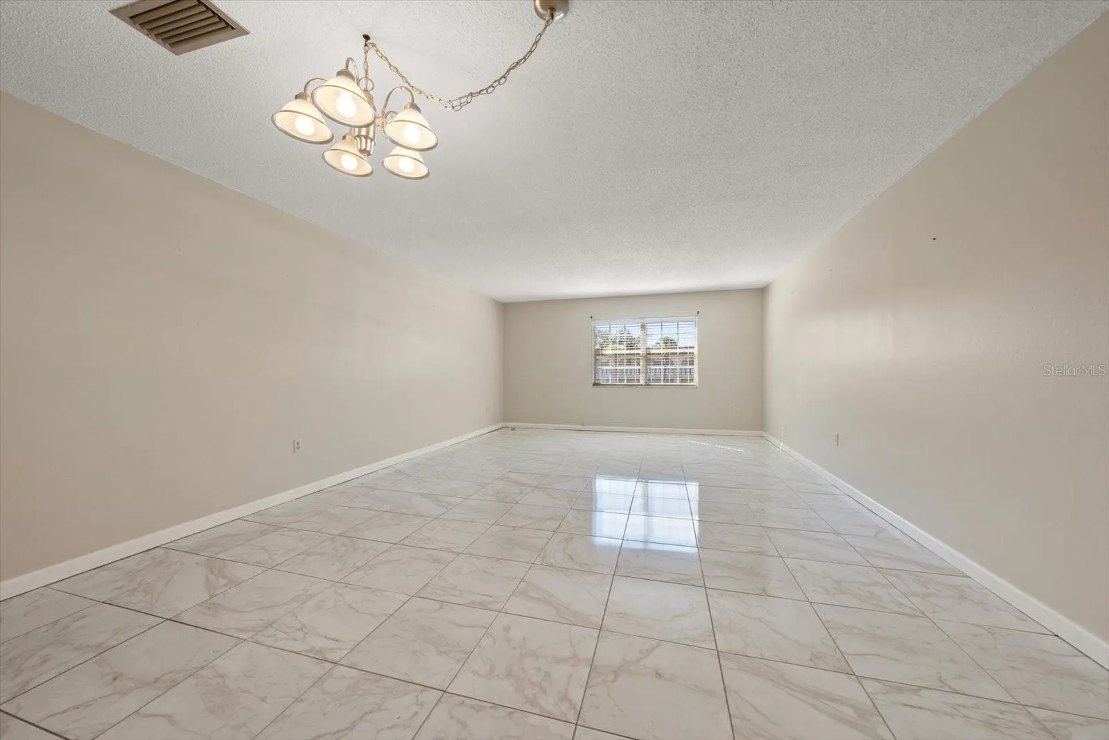 Spacious living / dining room combo