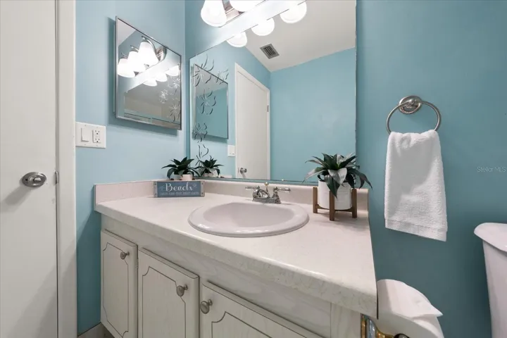 Full hall bath