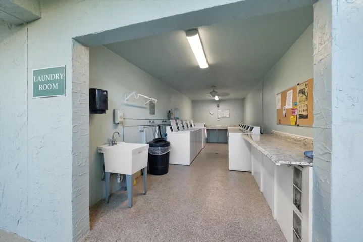 Ground floor laundry facility, sparkllng clean!