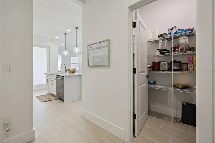 Walk in pantry