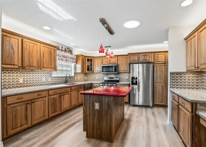 Granite Counter-tops &amp; Tile Backsplash