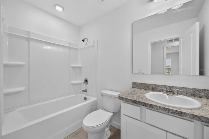 2nd bathroom with tub