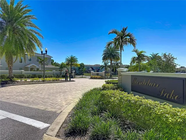 Beautifully manicured, GATED COMMUNITY of Montclair Lake Townhomes, you'll appreciate the lovely surroundings, scenic ponds, and COMMUNITY POOL