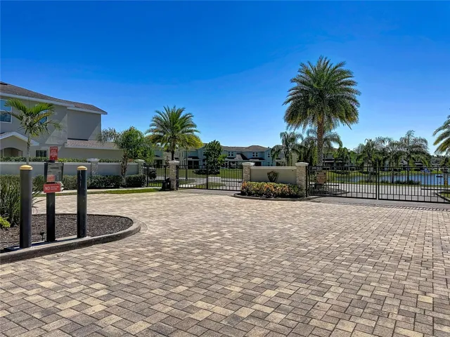 Beautifully manicured, GATED COMMUNITY of Montclair Lake Townhomes, you'll appreciate the lovely surroundings, scenic ponds, and COMMUNITY POOL
