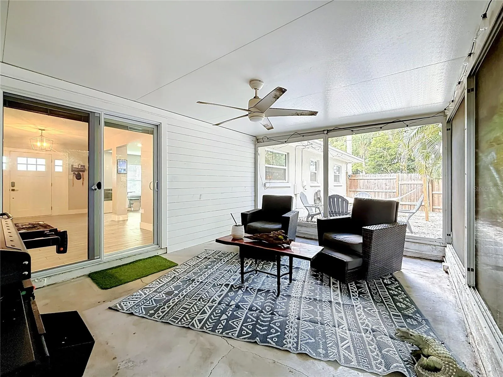 Screened in porch