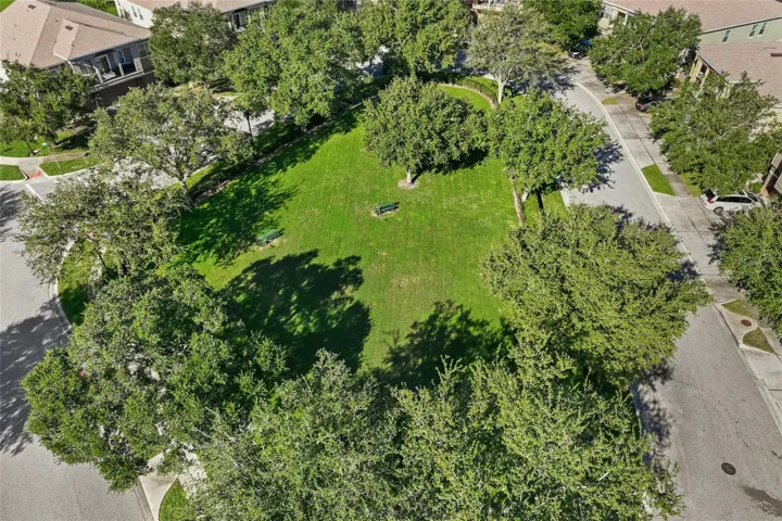 Nice grassy area infront of condo/cul-d-sac