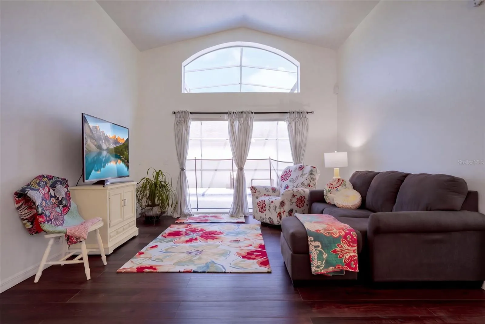 2nd Living Room Overlooking Pool