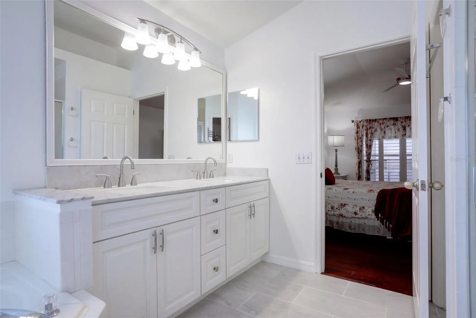 Primary Bathroom w/ Soaking Tub & Shower