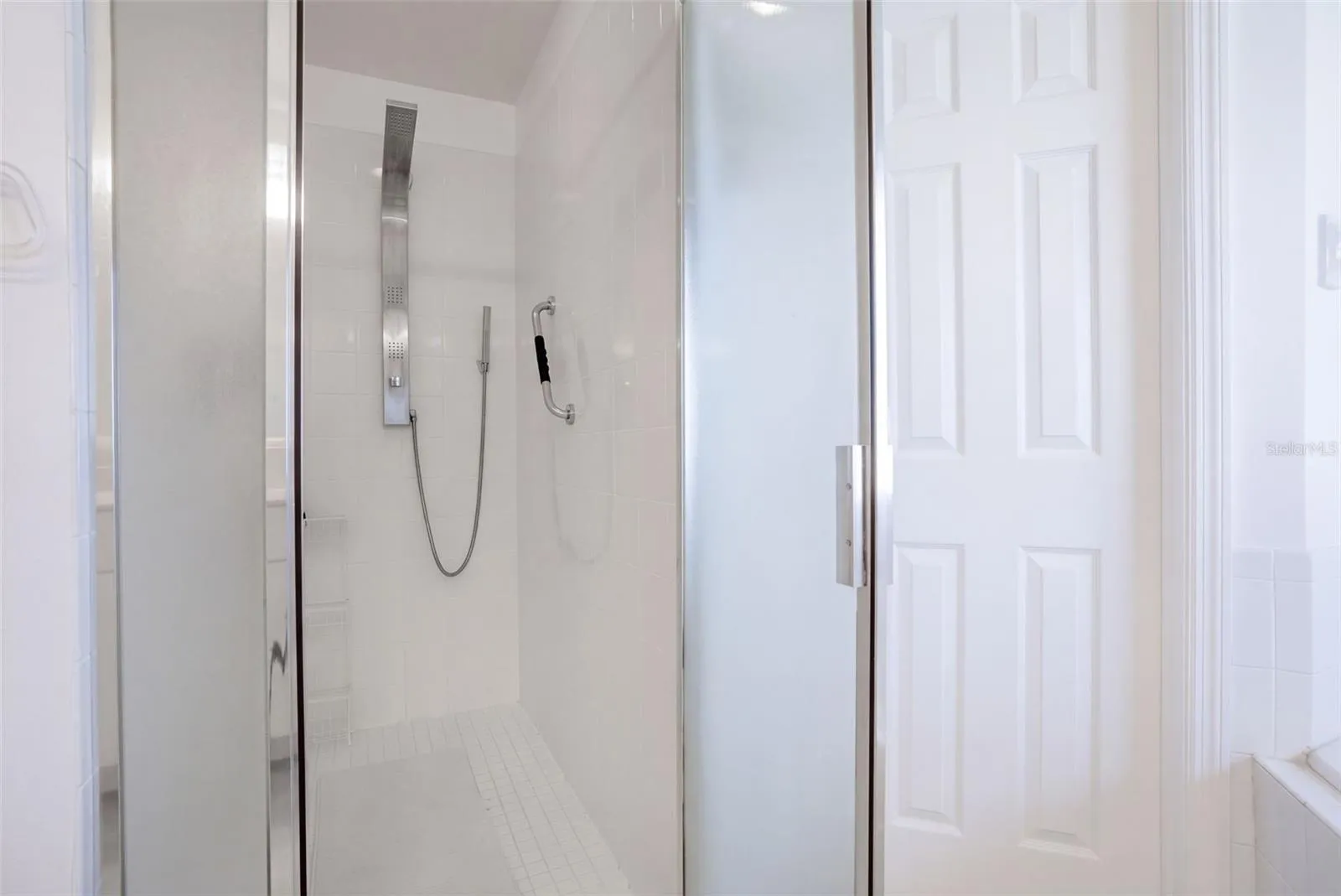 Primary Bathroom w/ Soaking Tub & Shower