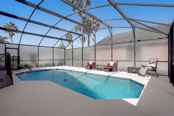 Private Pool w/ Privacy Screening