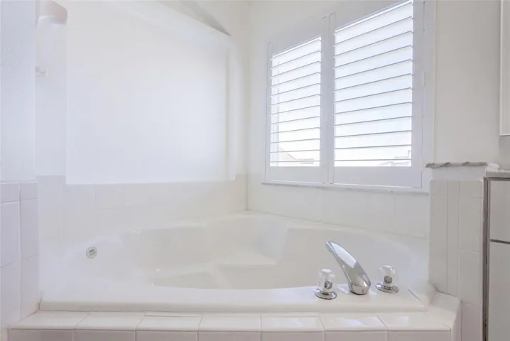 Primary Bathroom w/ Soaking Tub & Shower