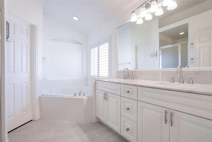 Primary Bathroom w/ Soaking Tub & Shower
