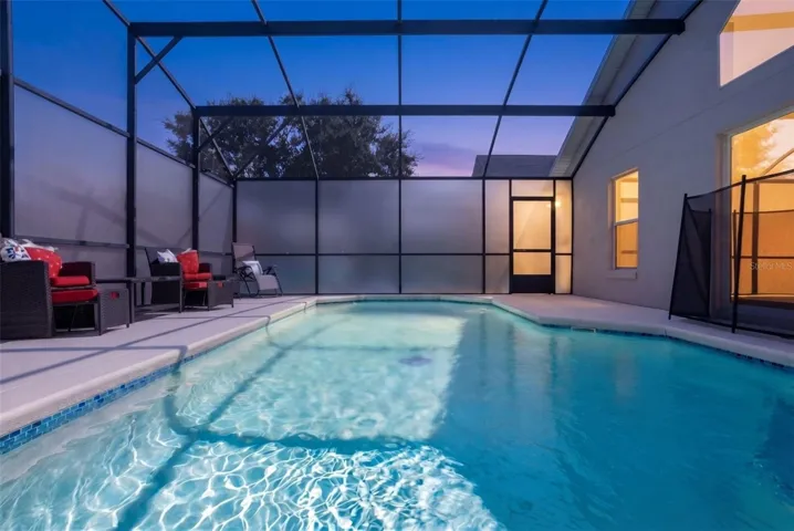 Private Pool w/ Privacy Screening
