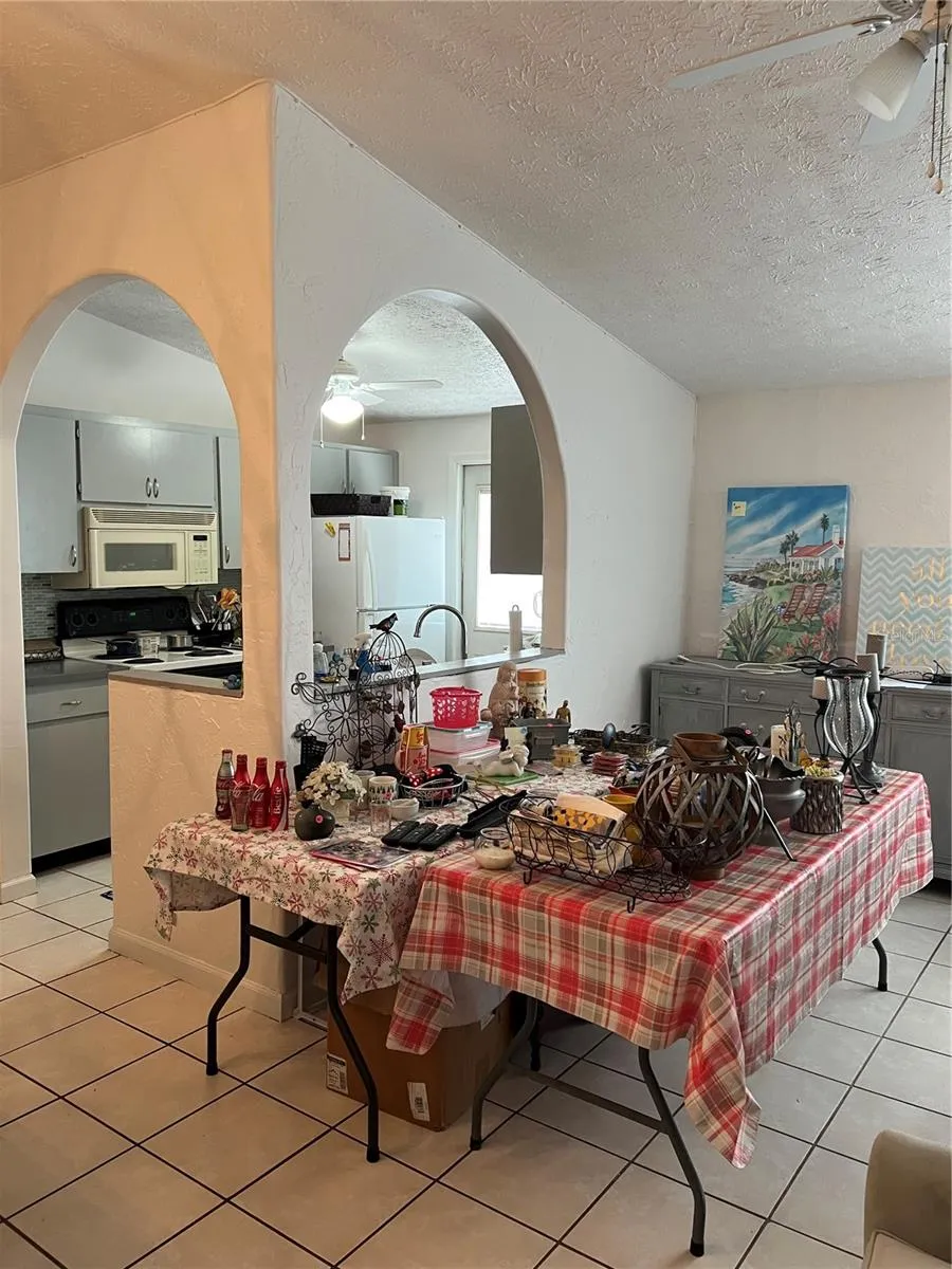 Look at the open arches please and not the mess!