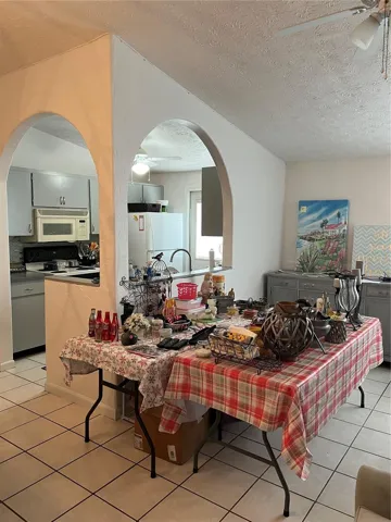 Look at the open arches please and not the mess!