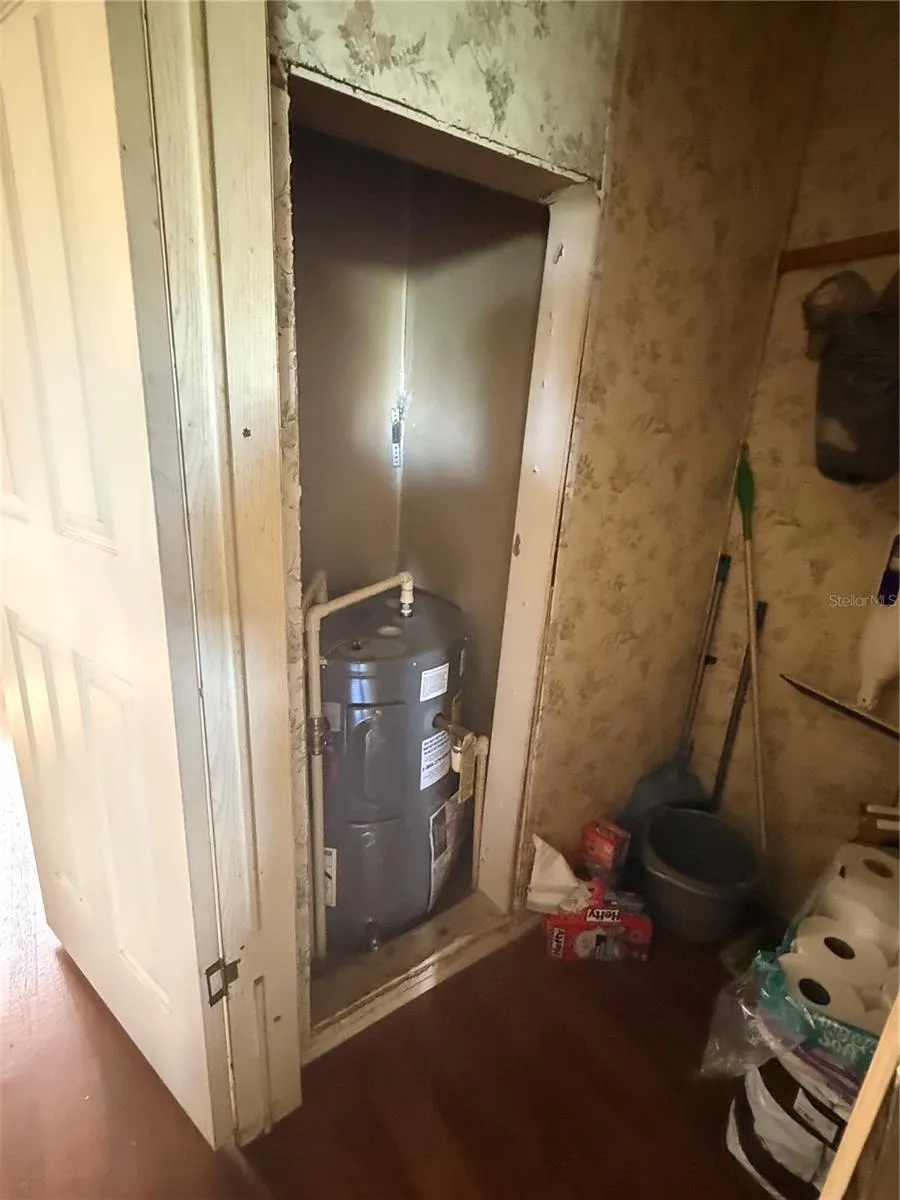 Hot water heater