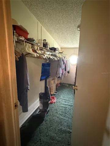 Main bed closet