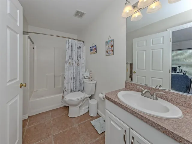 Unit B - Primary Bathroom