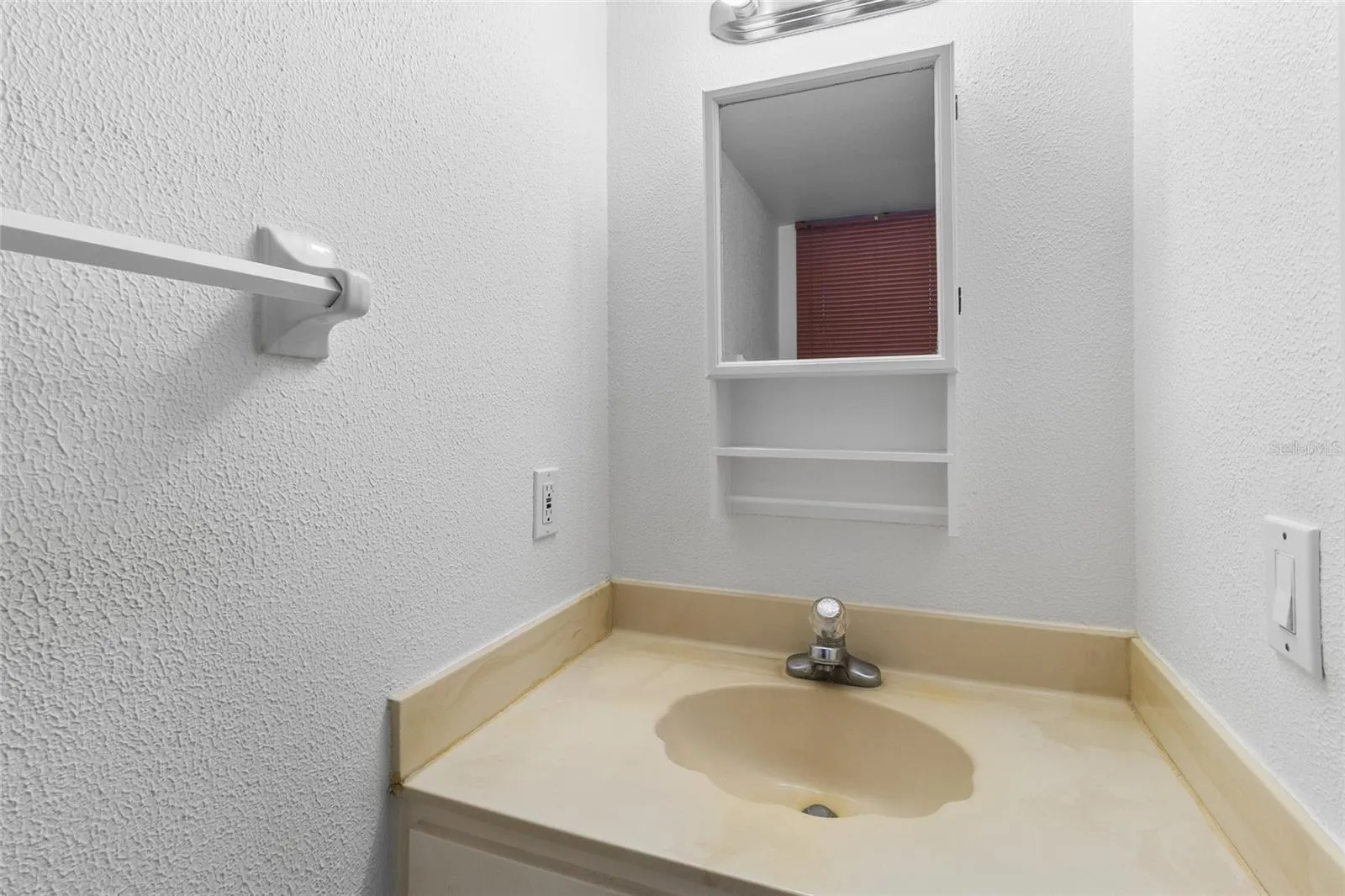1/2 bath down stairs
