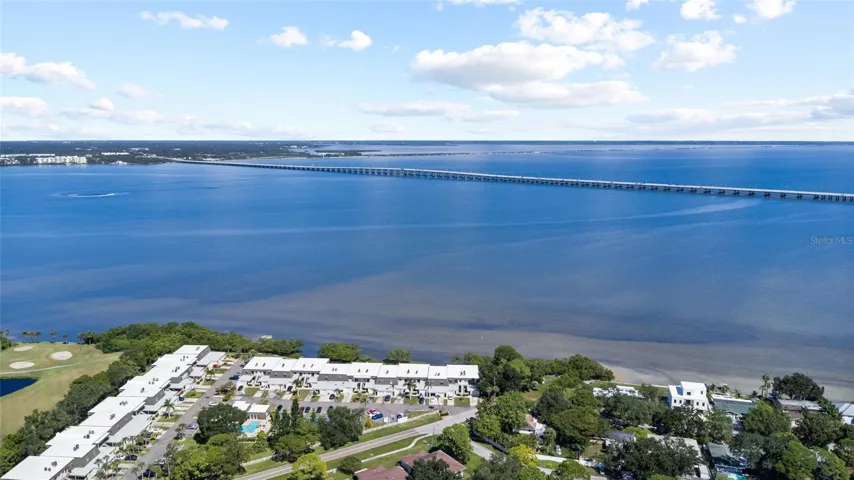Caribay condo complex - panoramic views of the bay