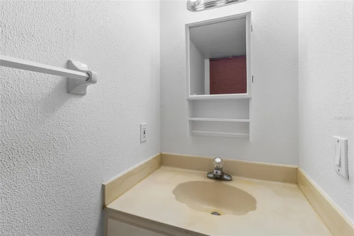 1/2 bath down stairs