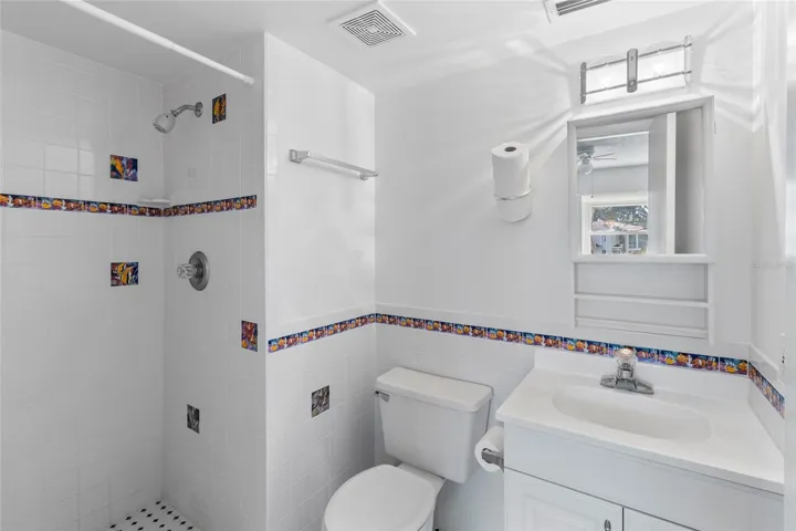 Secondary ensuite bath
