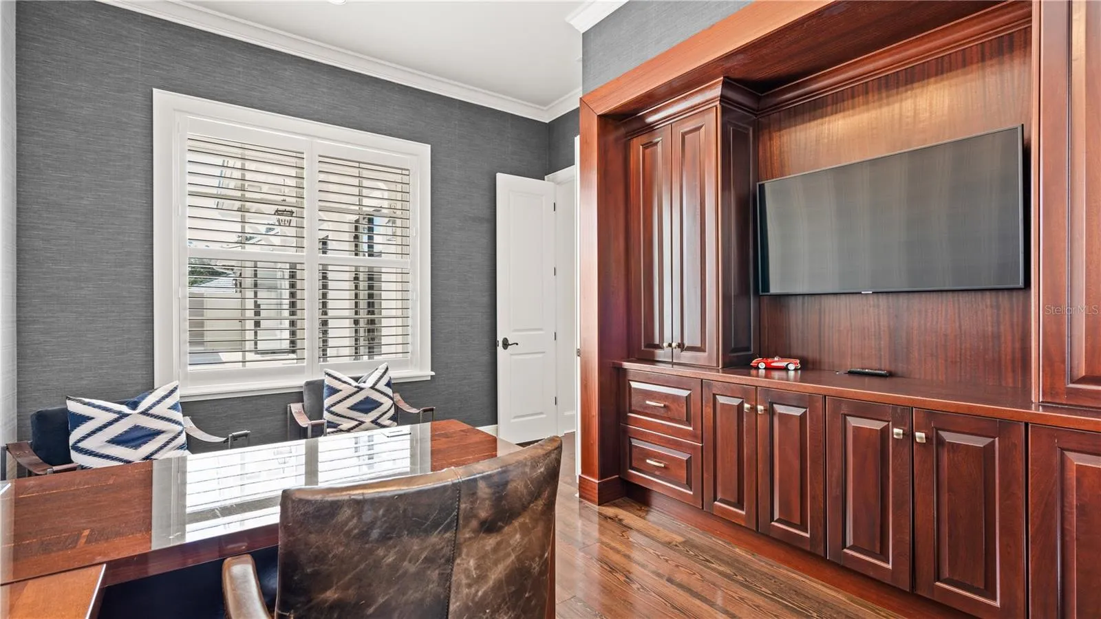 Office (furniture negotiable)