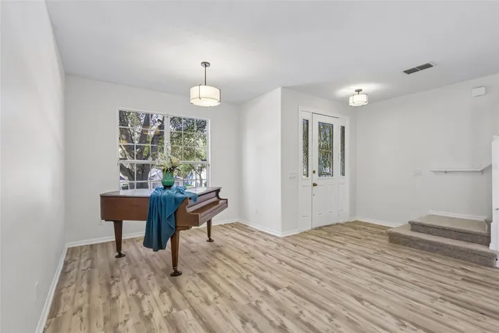Vacant and easy to show!