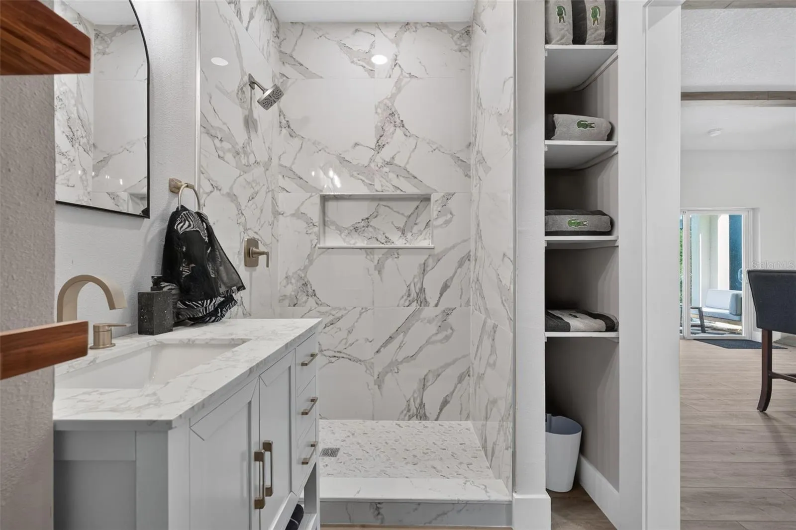 Downstairs full bathroom