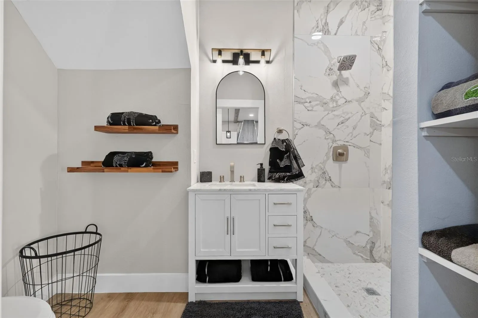 Downstairs full bathroom