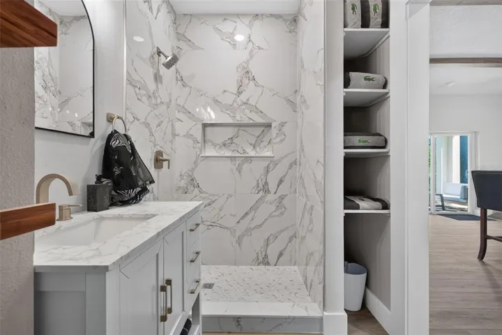 Downstairs full bathroom