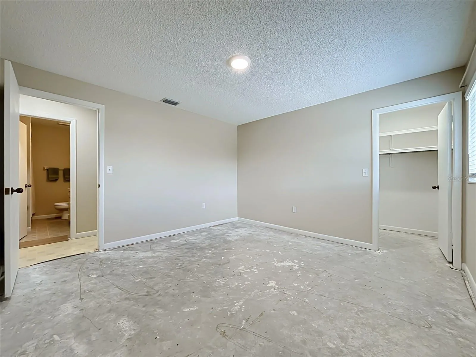 Bedroom 2. walk-in closet