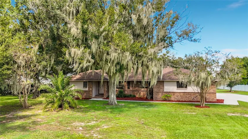 3 Bedrooms,2 baths
