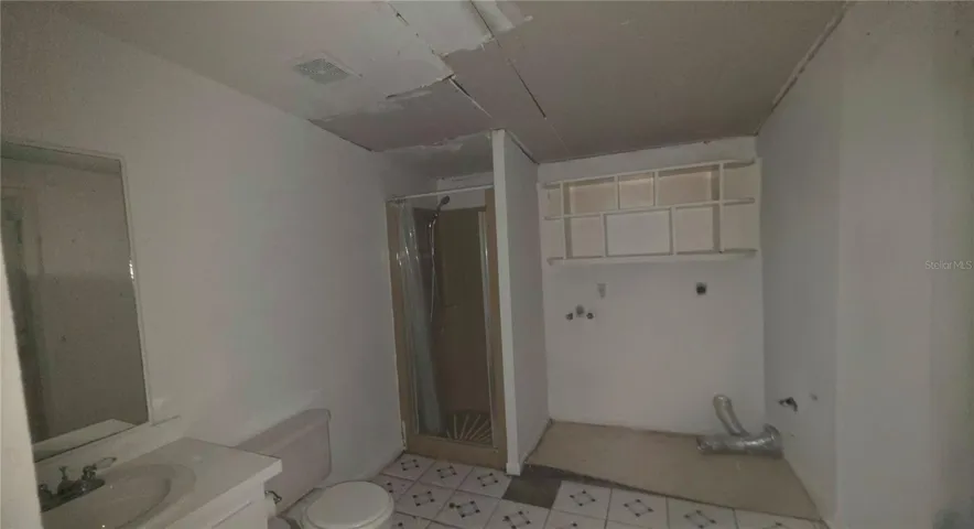 Cottage bathroom 2