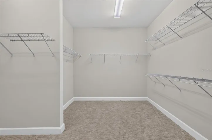 MASTER WALK-IN CLOSET