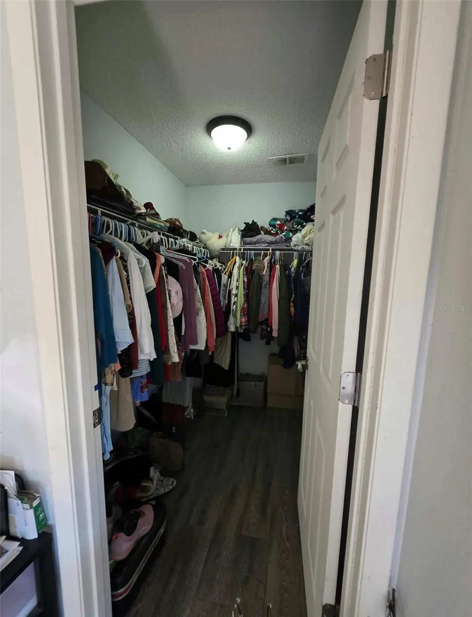 Walking closet Bed 1