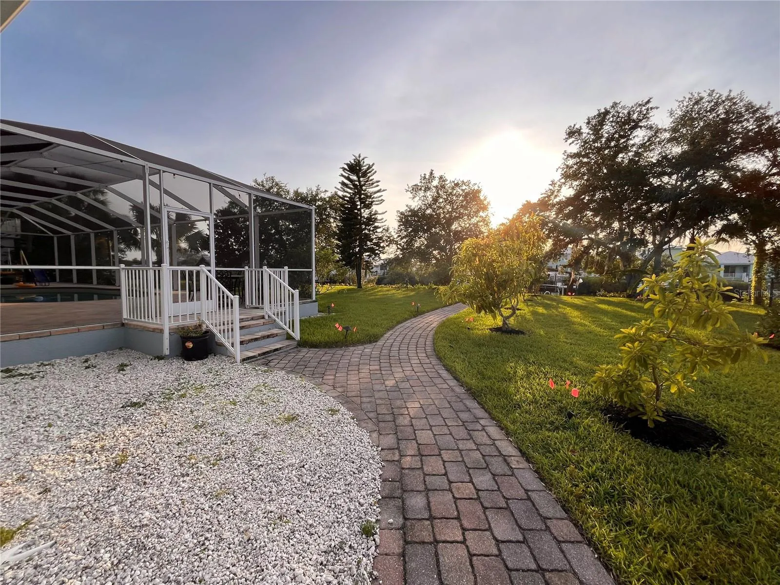 SIDE YARD