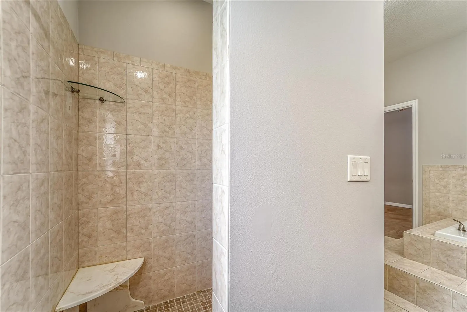 BATH #1 - SUITE