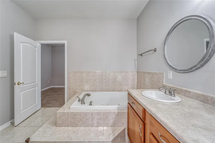 BATH #1 - SUITE