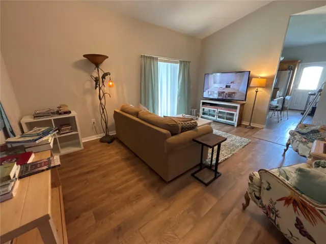 LIVING - SUITE