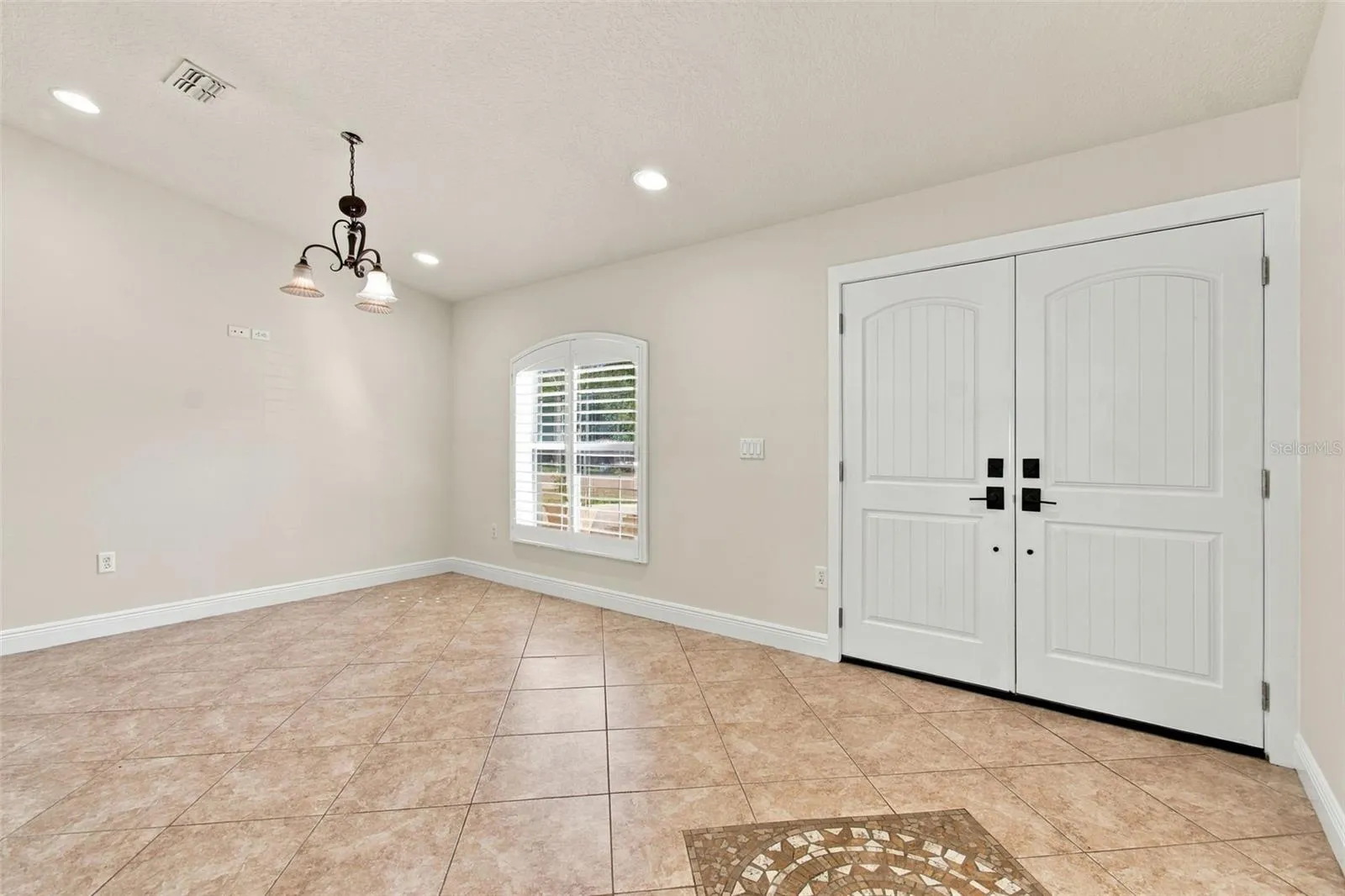 Entry/Flex Space