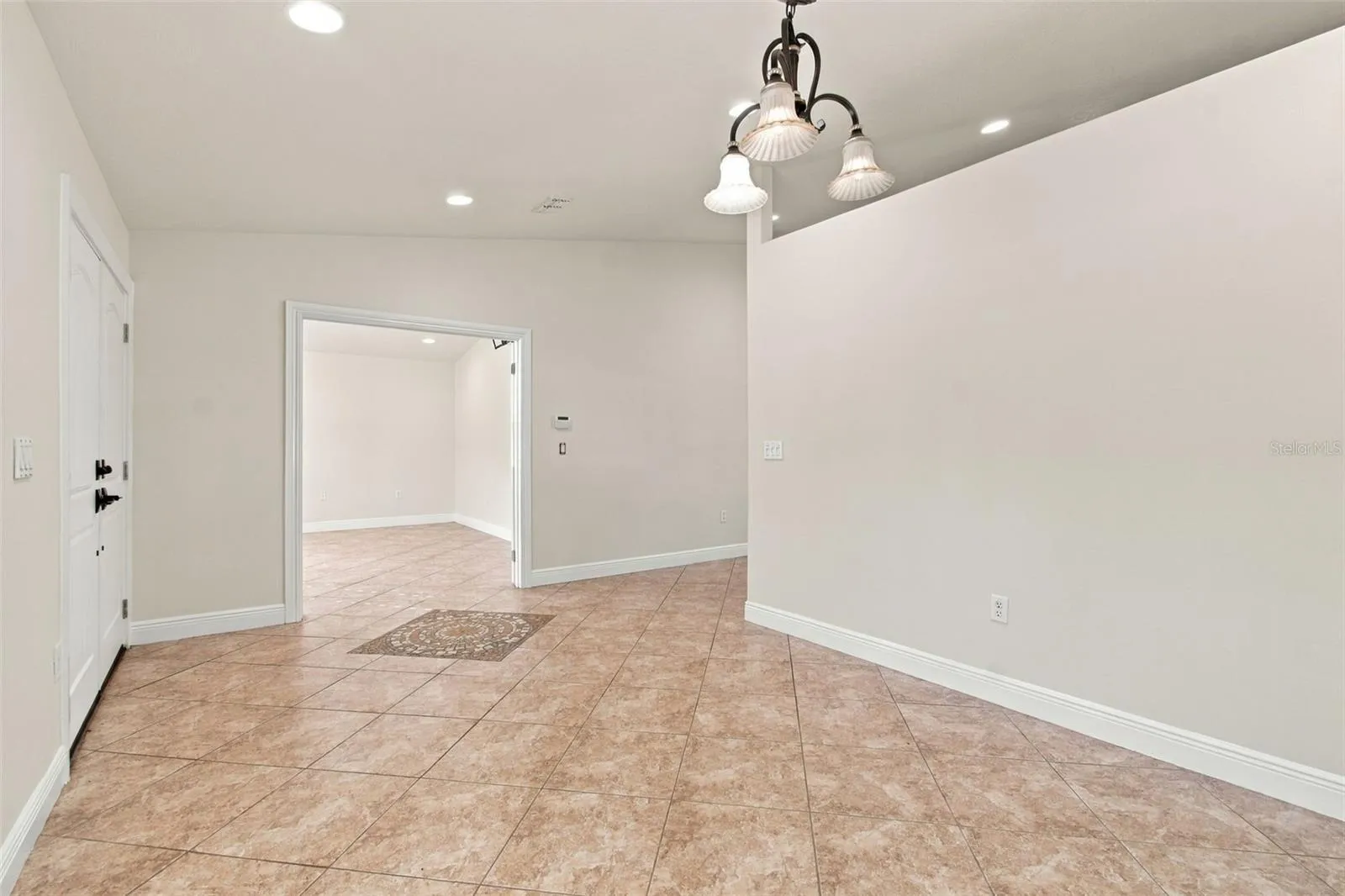 Entry/Flex Space