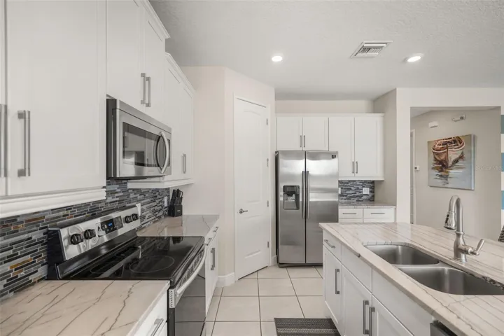 UPGRADED GRANITE COUNTERTOPS