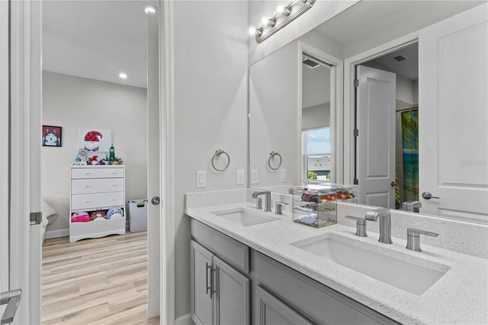 Guest Bathroom #2 (Jack and Jill)