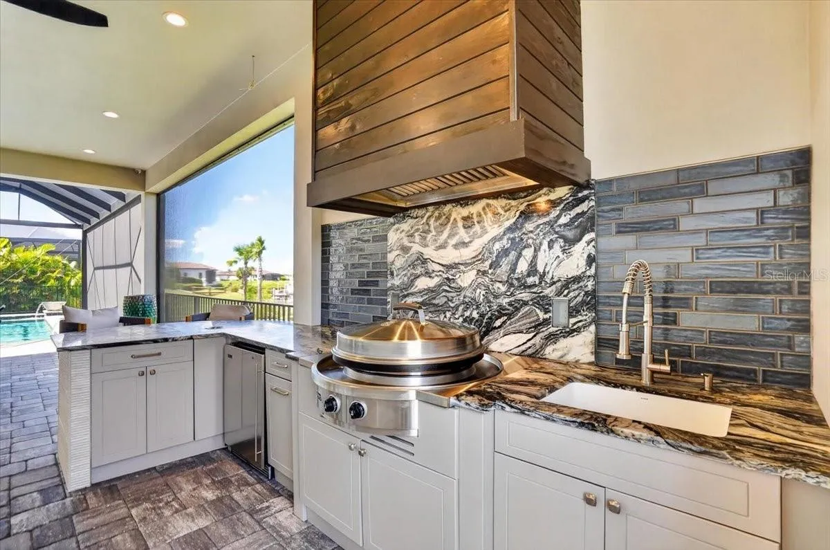 Evo Grill, Perlick refrigerador, and wine chiller